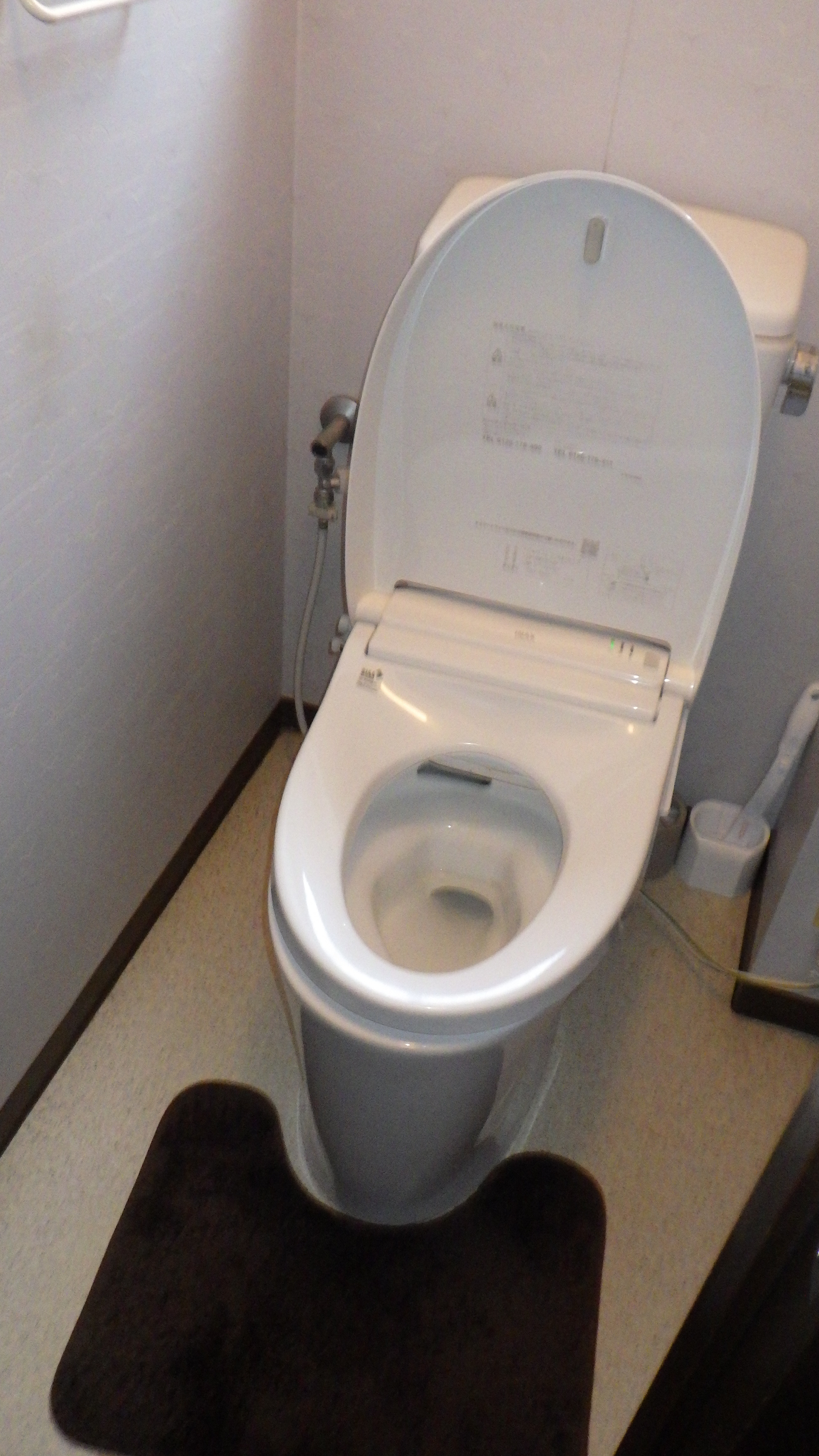 トーヨコトーヨー住器のトイレの交換の施工前の写真1