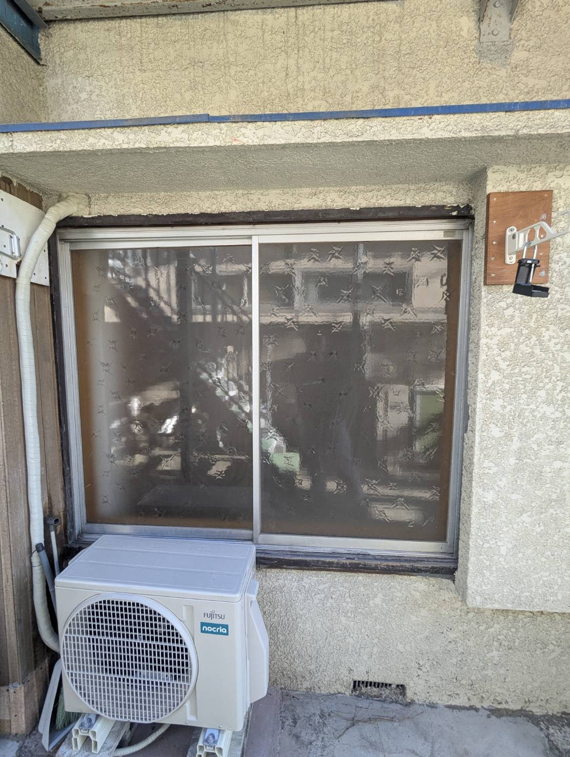 トーヨコトーヨー住器のサッシ　カバー工法で入替の施工前の写真1