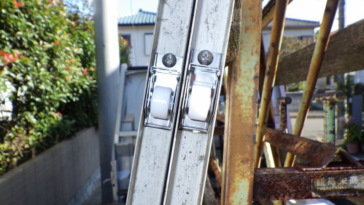 トーヨコトーヨー住器の雨戸の戸車の交換の施工後の写真1