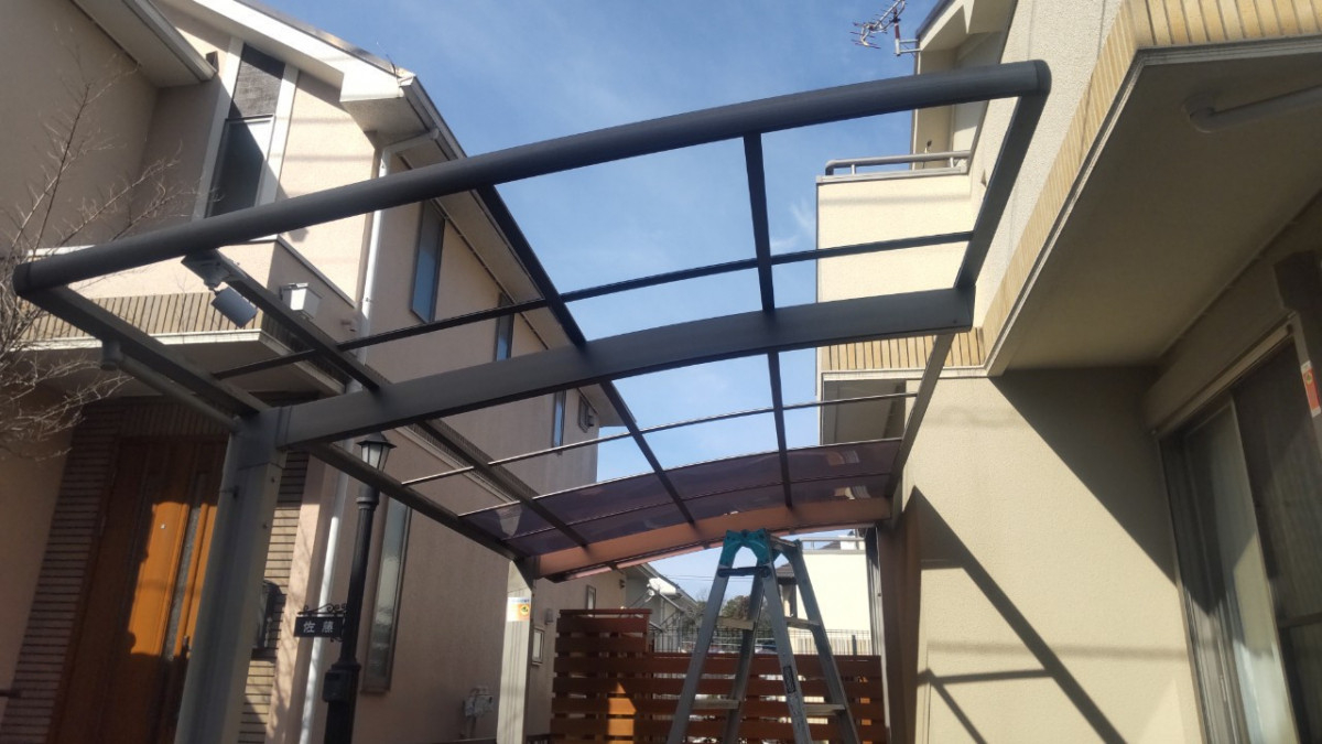 トーヨコトーヨー住器のカーポートの屋根が割れての施工後の写真1