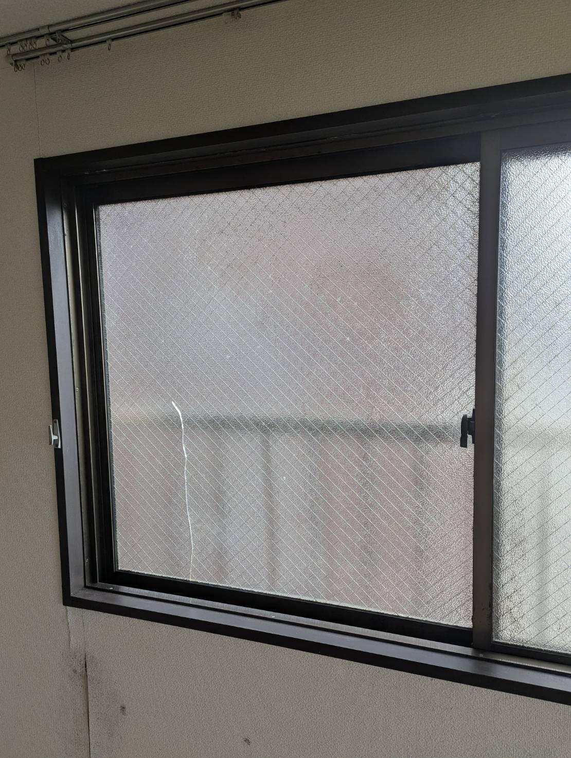 トーヨコトーヨー住器のガラス修理交換の施工前の写真1