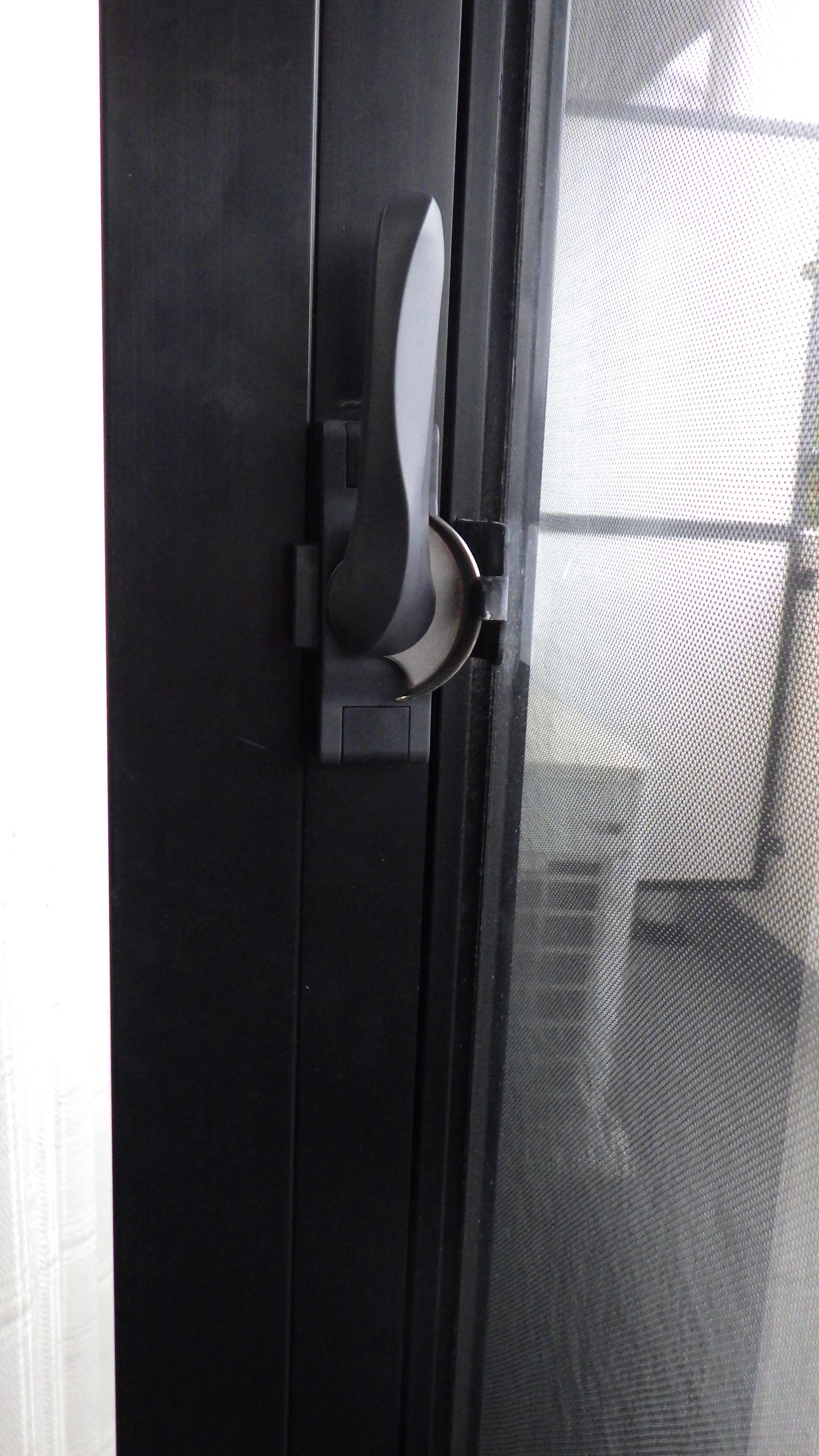 トーヨコトーヨー住器の窓の鍵交換の施工後の写真1