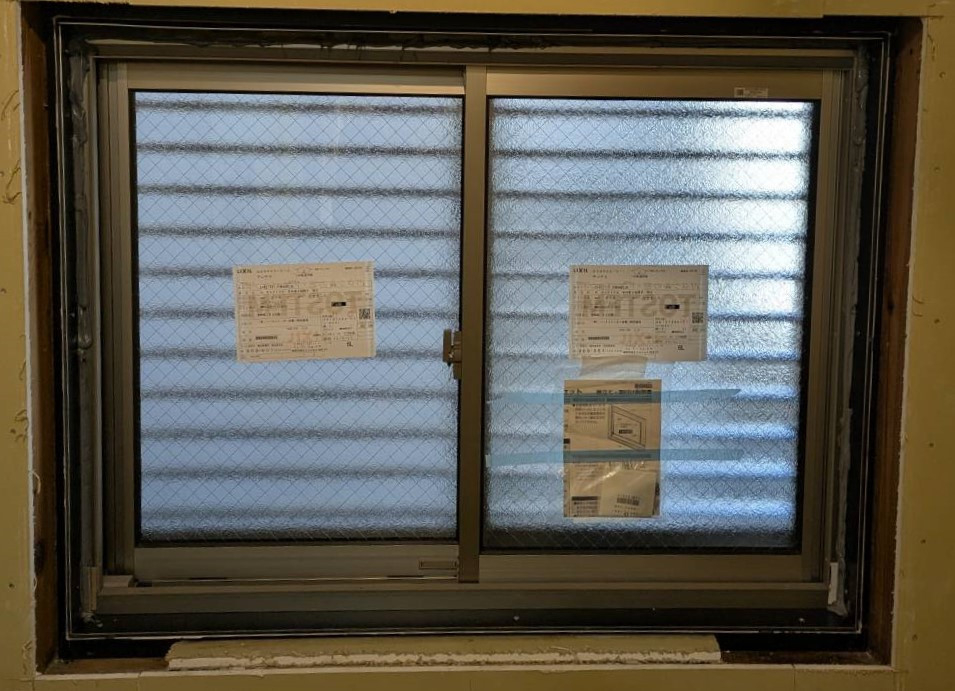 トーヨコトーヨー住器のサッシカバー工法で窓リニューアルの施工後の写真1
