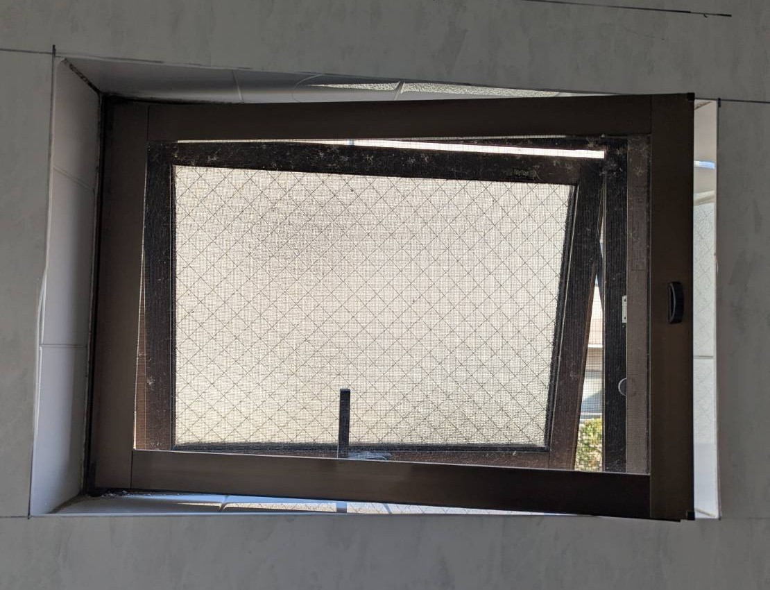 トーヨコトーヨー住器のサッシリフォームの施工前の写真1