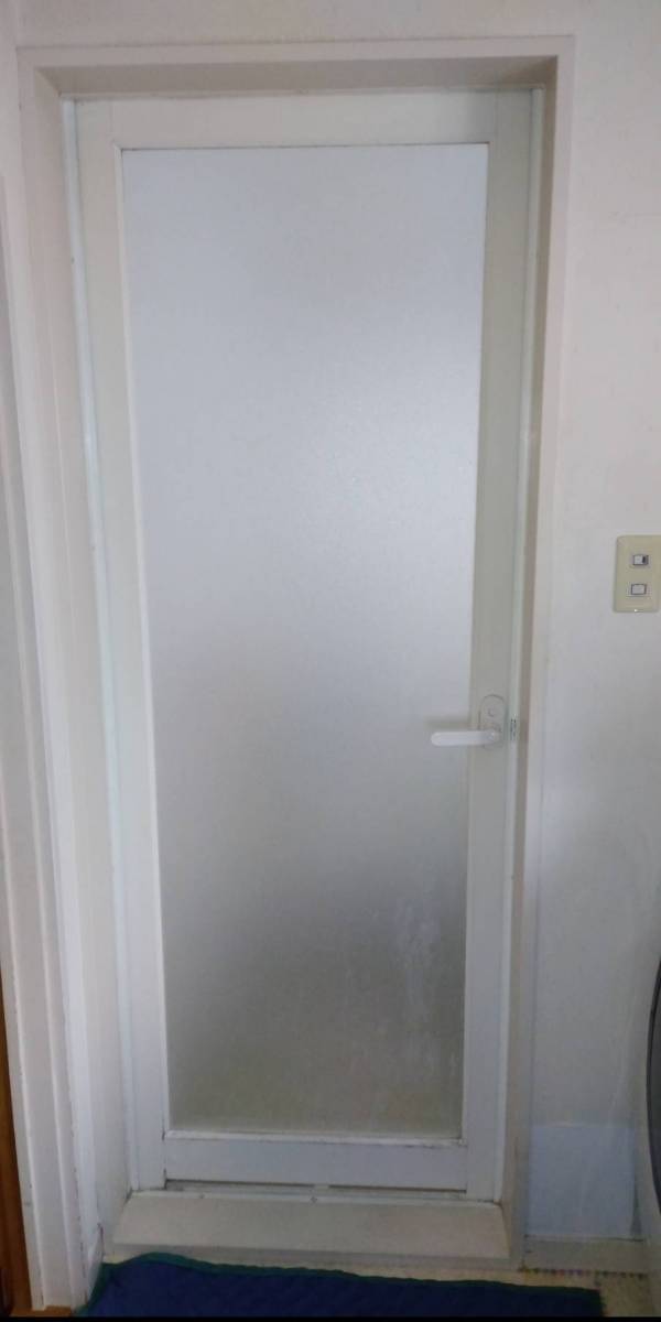 トーヨコトーヨー住器の浴室ドアのリフォーム〔川崎市内〕の施工前の写真1