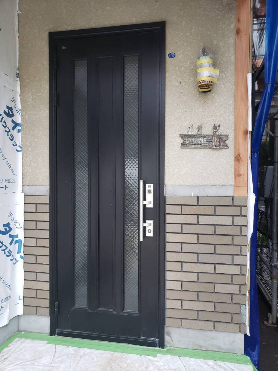 トーヨコトーヨー住器のリシェント 玄関ドアリフォームの施工前の写真1