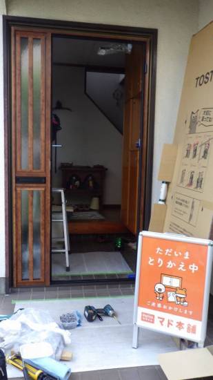 トーヨコトーヨー住器の玄関ドア　リニューアル　リシェントの場合施工事例写真1