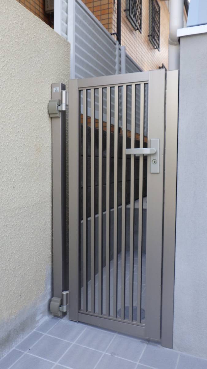 トーヨコトーヨー住器の門扉の取付の施工後の写真1