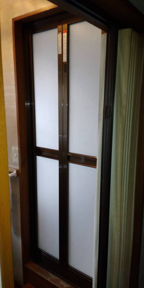 トーヨコトーヨー住器の浴室ドアのリフォーム〔川崎市内〕の施工後の写真1