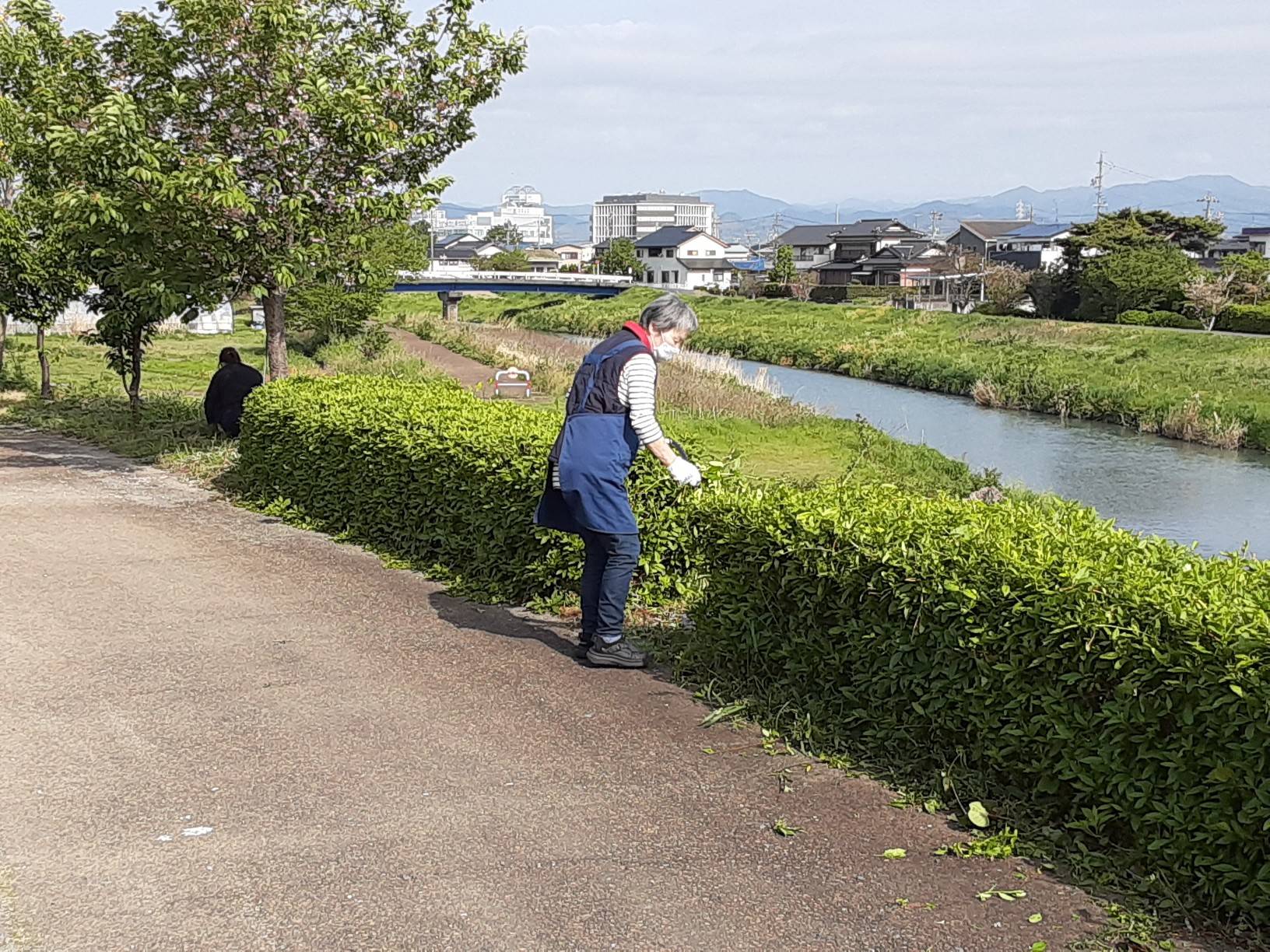 みんなで河川清掃✨ 石田ガラスサッシ販売のブログ 写真2