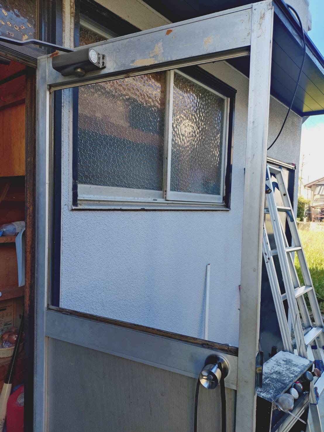 石田ガラスサッシ販売の店舗の割れたガラスドアを修理しました!の施工事例詳細写真2