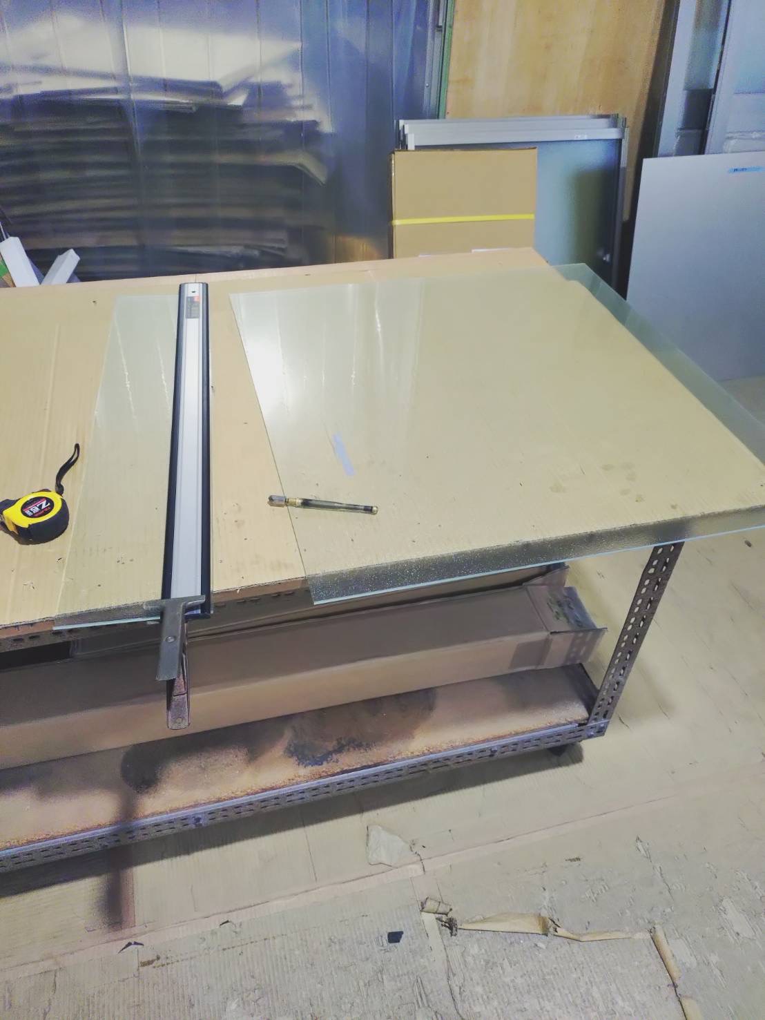 石田ガラスサッシ販売の割れたガラスを即日交換して欲しい！(20251219)の施工事例詳細写真2