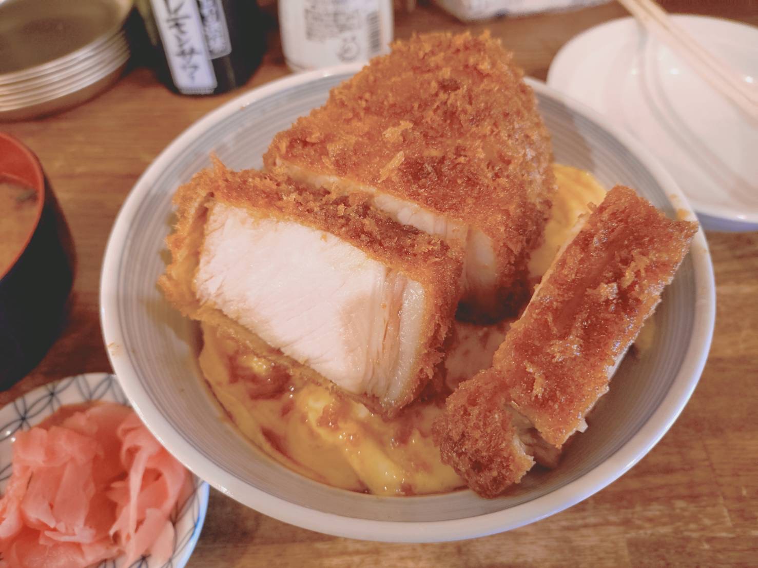 揚げたての衝撃!「串カツ拳」のトンカツは“ただの串カツ屋”のレベルじゃない・・ 石田ガラスサッシ販売のブログ 写真3