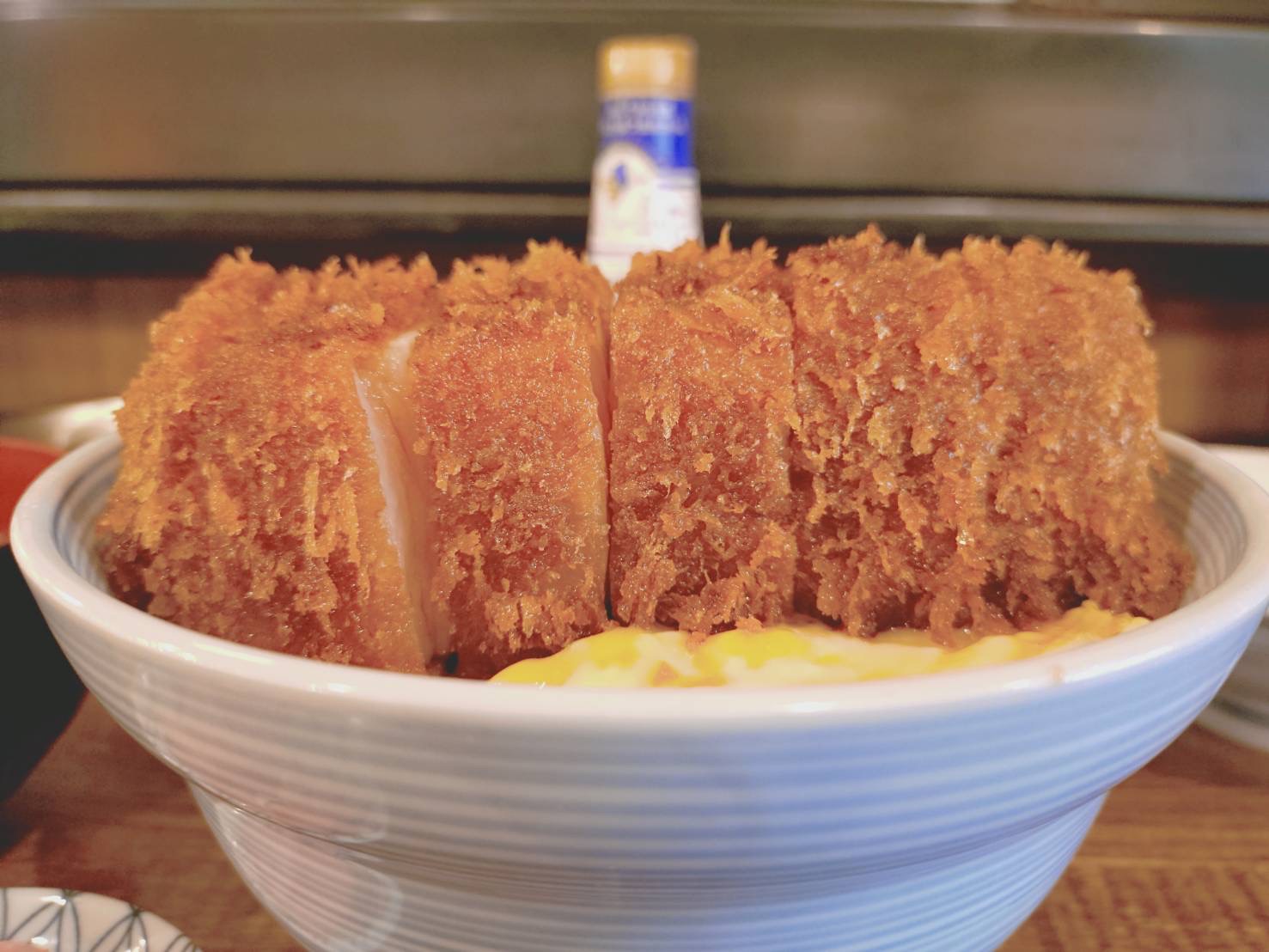 揚げたての衝撃!「串カツ拳」のトンカツは“ただの串カツ屋”のレベルじゃない・・ 石田ガラスサッシ販売のブログ 写真2