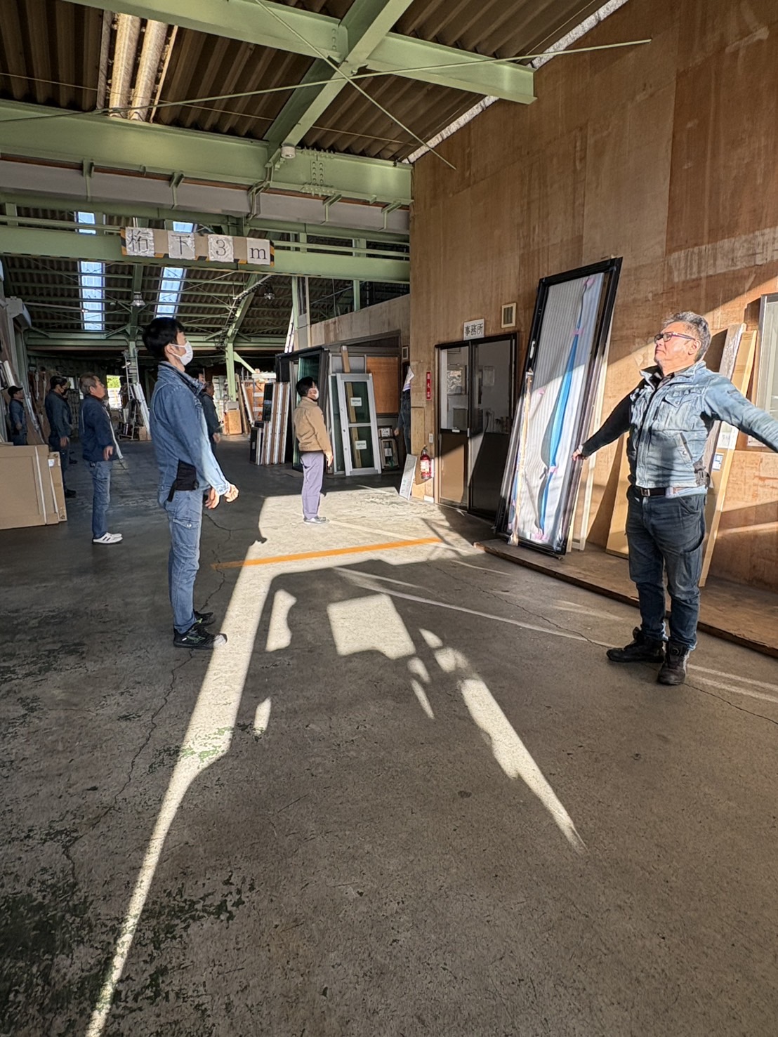 3連休明けの仕事始めは念入りラジオ体操で気分切り替えます！ 石田ガラスサッシ販売のブログ 写真1