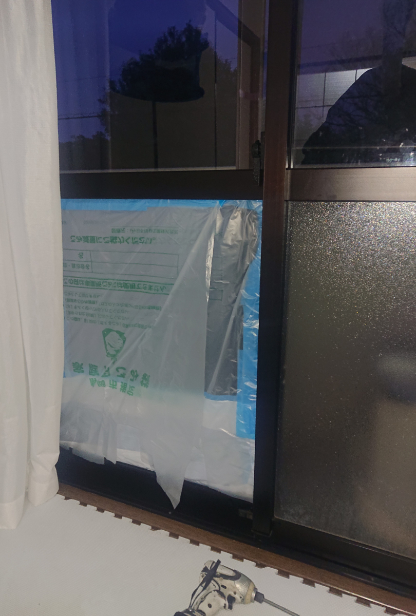 石田ガラスサッシ販売のアパートのガラス交換の施工前の写真1