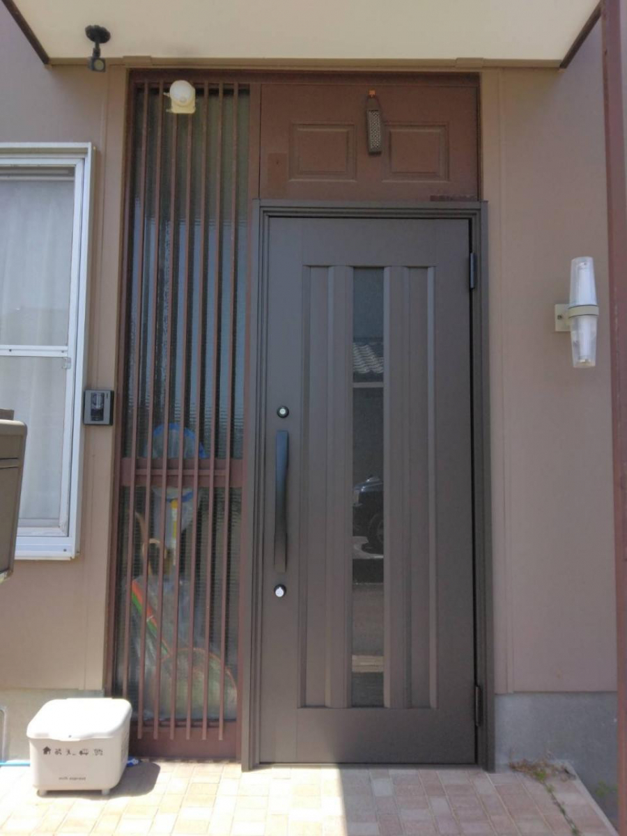 石田ガラスサッシ販売のご予算に応じて玄関ドアをリフォームの施工後の写真1