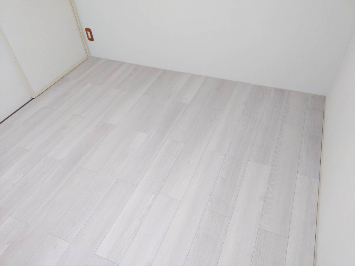 石田ガラスサッシ販売のLIXILの新商品『リノバ うわばReフロア』を自宅で使ってみました!の施工後の写真1