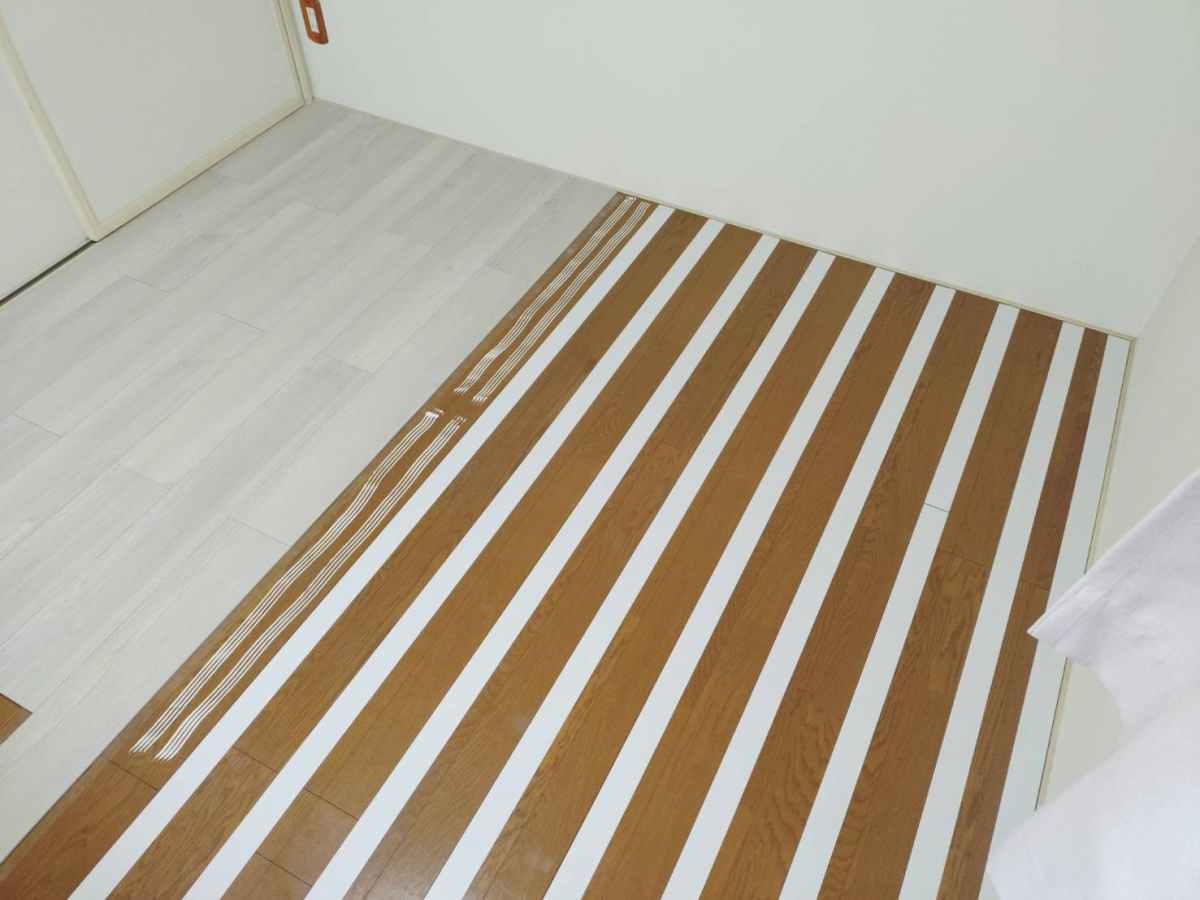 石田ガラスサッシ販売のLIXILの新商品『リノバ うわばReフロア』を自宅で使ってみました!の施工前の写真2