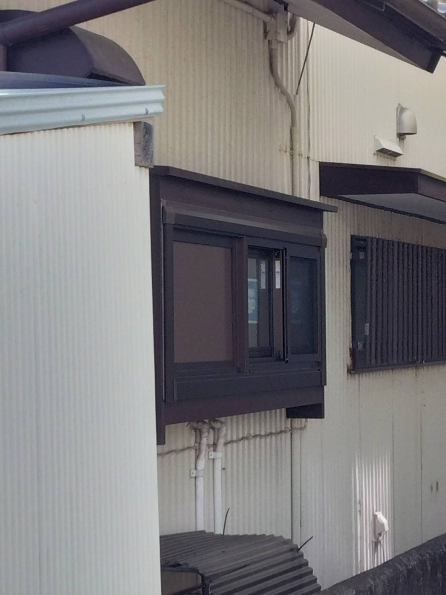 石田ガラスサッシ販売の入る隙がないくらいの窓に変身しました！の施工後の写真1