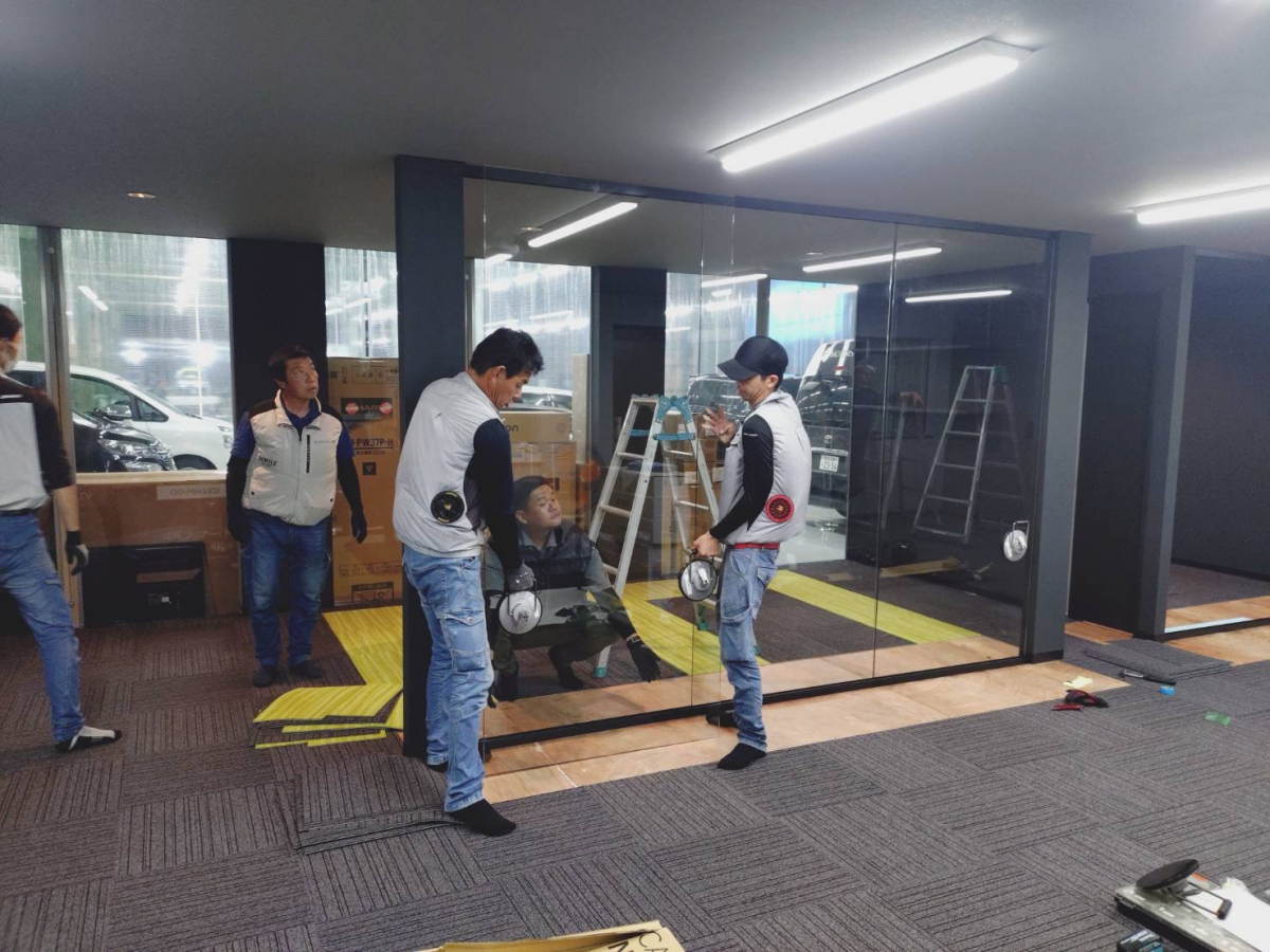 石田ガラスサッシ販売のオフィス空間のガラス間仕切り工事です!の施工前の写真3