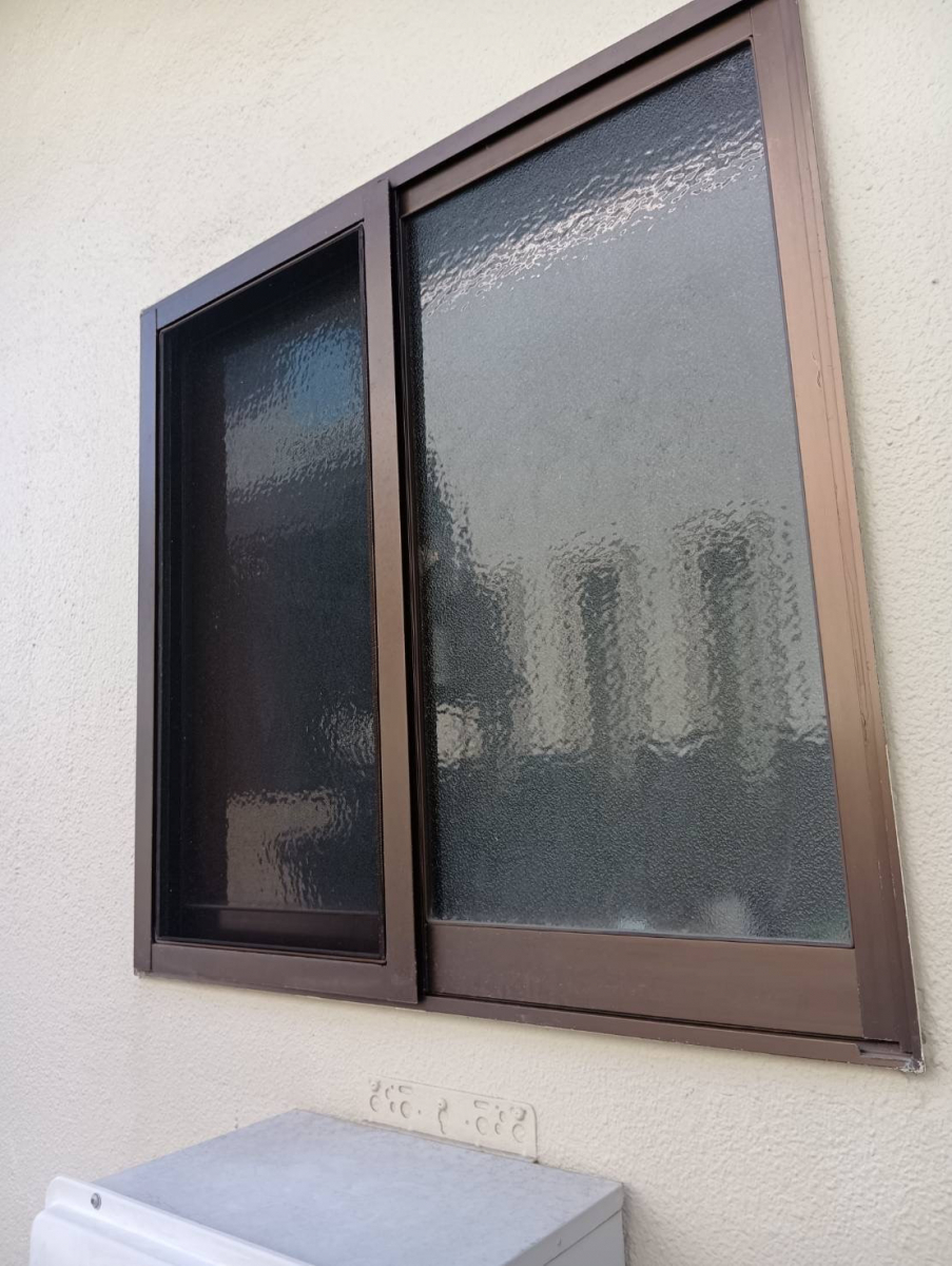 石田ガラスサッシ販売の断熱＆防犯を兼ね備えたLIXILのリプラスにリフォームしました！の施工前の写真1