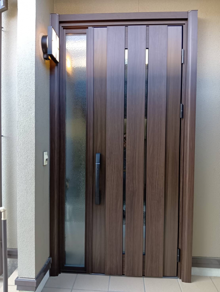 石田ガラスサッシ販売の電気錠に対応した断熱玄関ドアにリフォームしたい！(20251212)の施工後の写真1