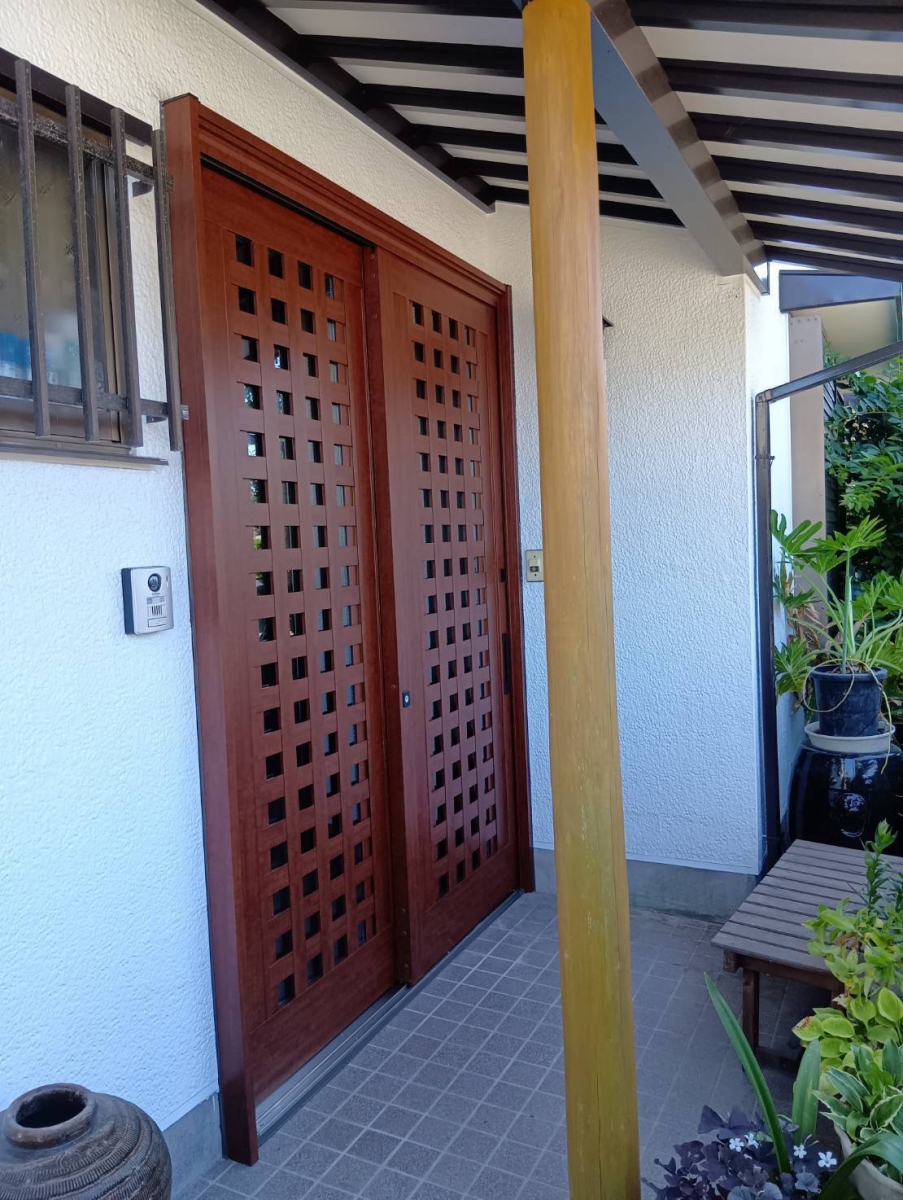 石田ガラスサッシ販売の玄関引戸をリフォームして明るくしたい！（20260107）の施工後の写真1