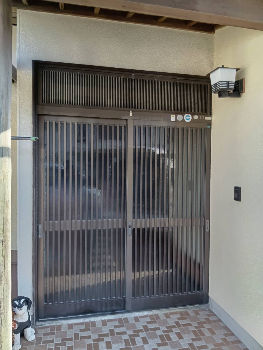 石田ガラスサッシ販売の玄関引戸をリフォームして寒さ対策をしたい！（20260109）の施工前の写真1