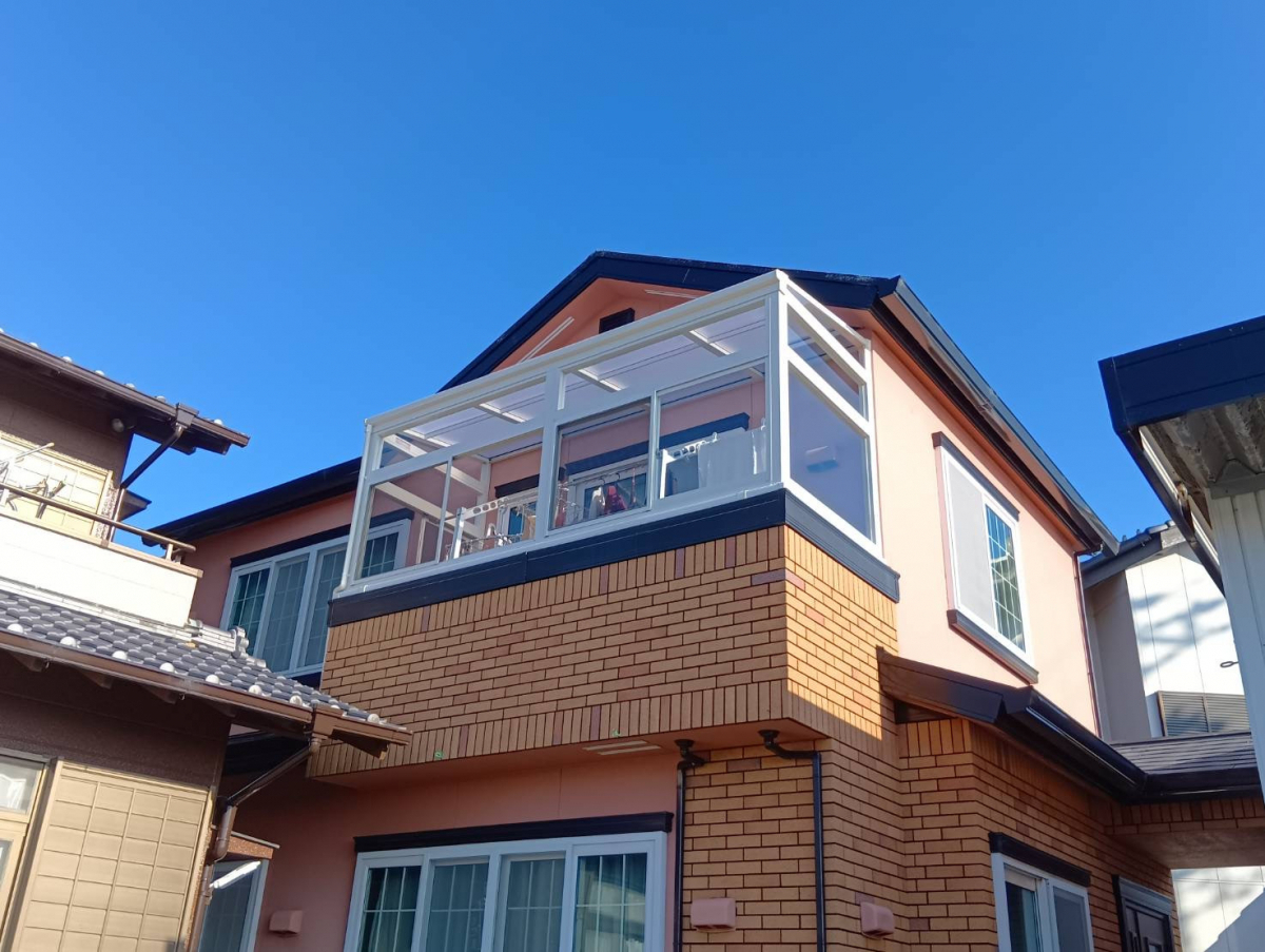 石田ガラスサッシ販売の焼津市でテラス囲いの設置工事をしました(20260116)の施工後の写真1