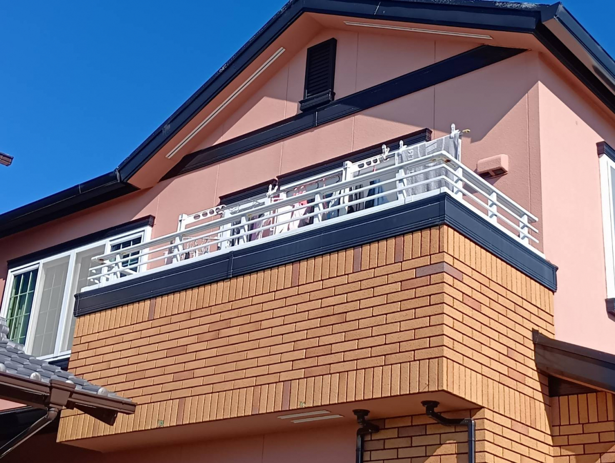 石田ガラスサッシ販売の焼津市でテラス囲いの設置工事をしました(20260116)の施工前の写真1