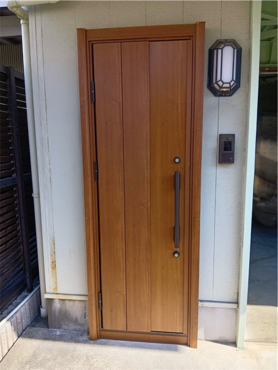 石田ガラスサッシ販売の防犯重視でＬＩＸＩＬのリシェント玄関ドアを選びました！&nbsp; （20260206）の施工後の写真1