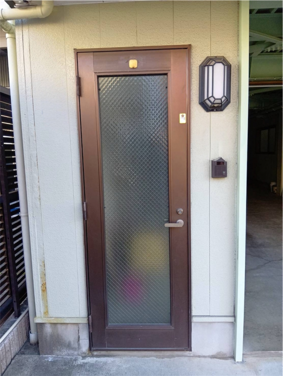 石田ガラスサッシ販売の防犯重視でＬＩＸＩＬのリシェント玄関ドアを選びました！&nbsp; （20260206）の施工前の写真1