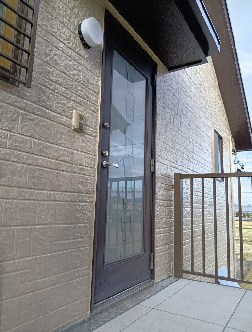 石田ガラスサッシ販売の採光と防犯を確保した玄関リフォームをしたい！（20260306）の施工前の写真1