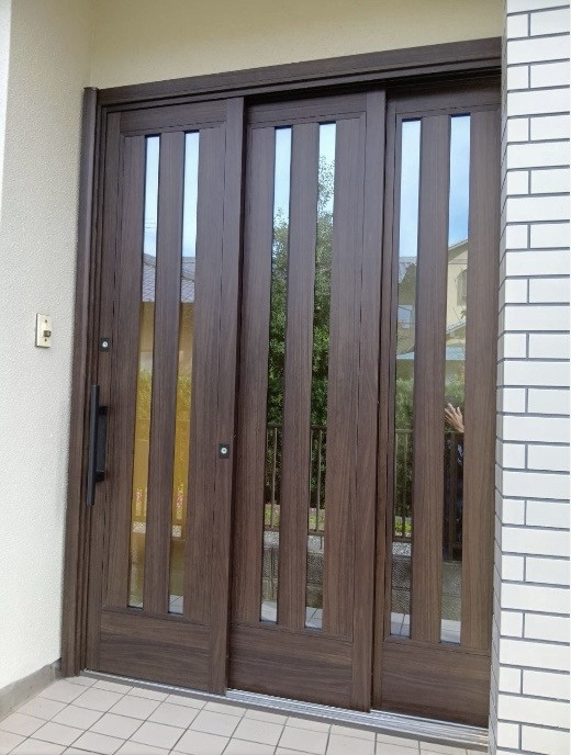 石田ガラスサッシ販売の玄関引戸を交換して入口の開口を広くしたい！ (20260311)の施工後の写真1