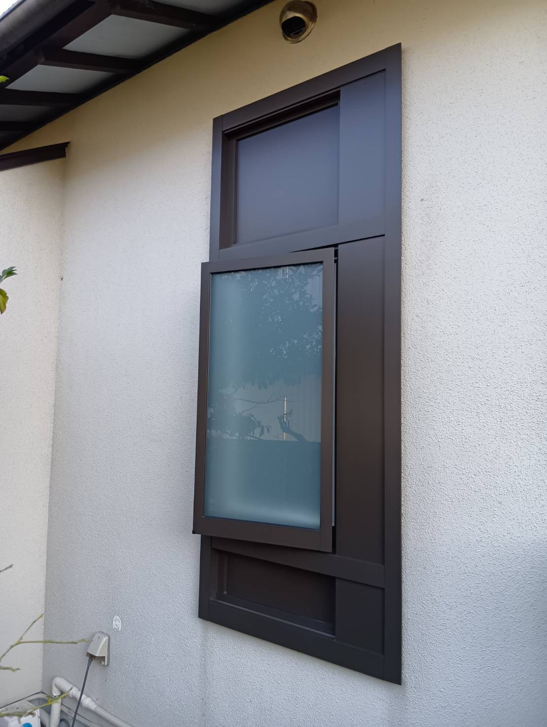 石田ガラスサッシ販売のルーバー窓をカバー工法で断熱改修しました！（20260318）の施工後の写真1