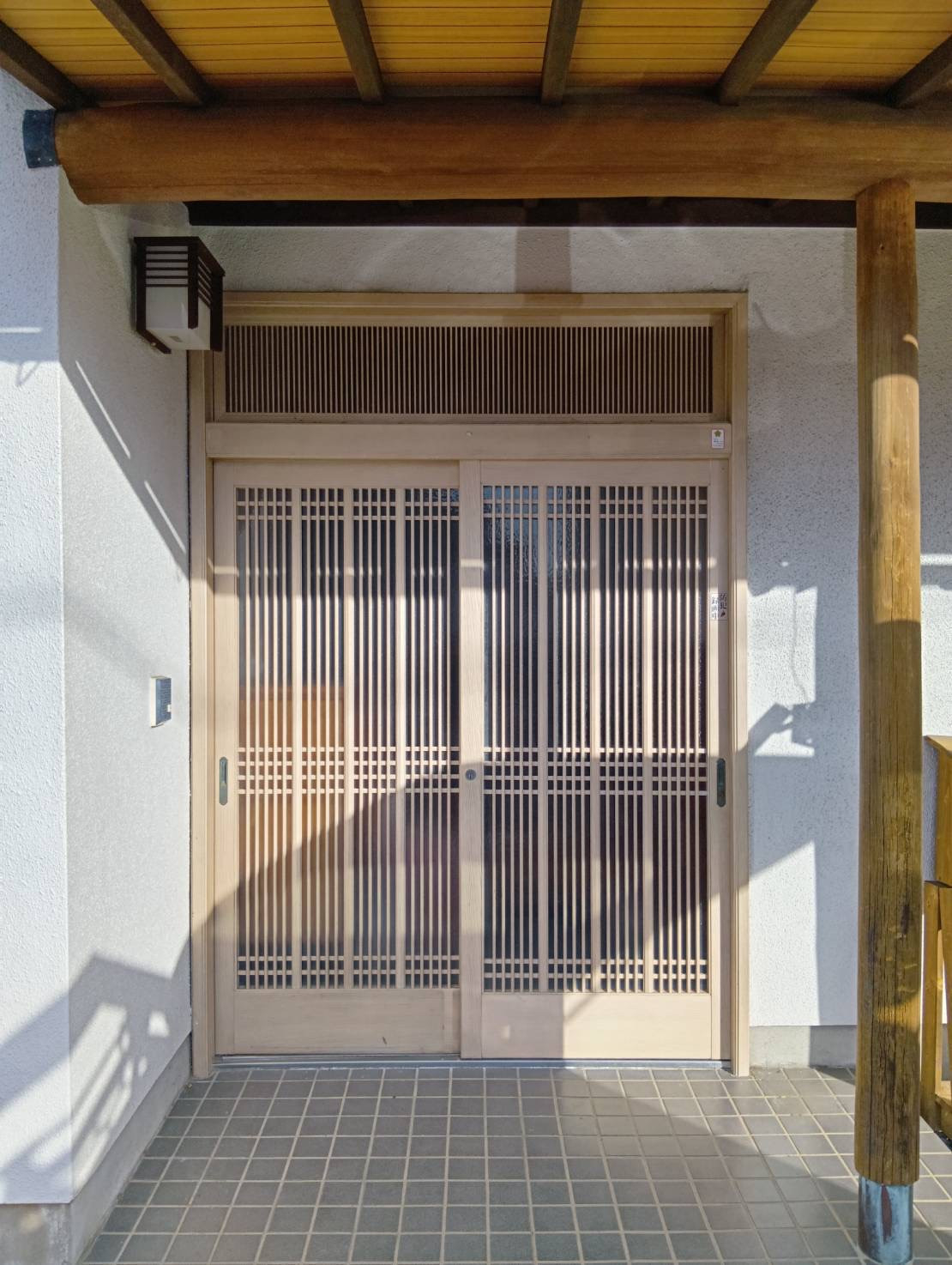 石田ガラスサッシ販売の玄関引戸をリシェントで開放的に快適リフォームしました！(20260327)の施工前の写真1