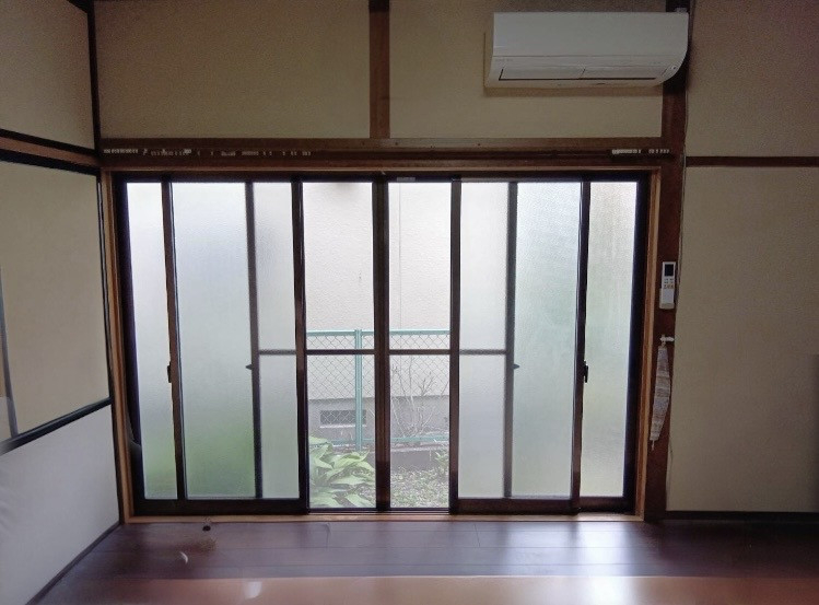 石田ガラスサッシ販売の内窓のリフォームで寒い窓を断熱リフォームしました！(20260410)の施工前の写真1