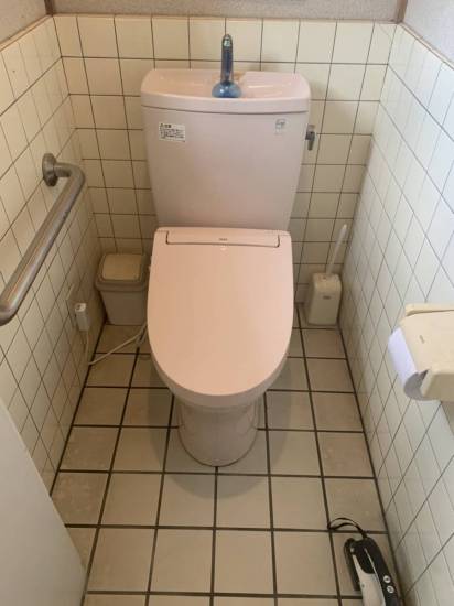 SHL呉のINAX　トイレ便座修理施工事例写真1