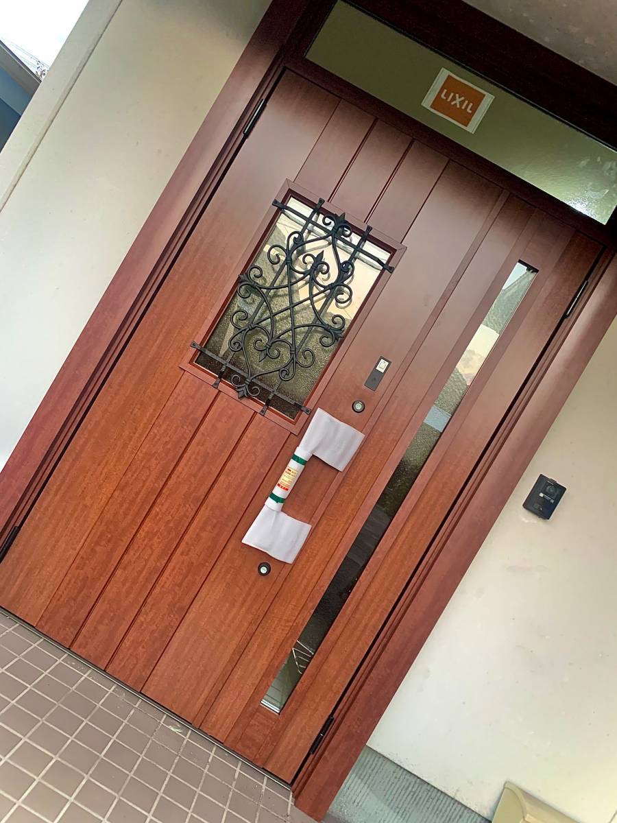 SHL呉のリシェント玄関ドア　施工例の施工前の写真1