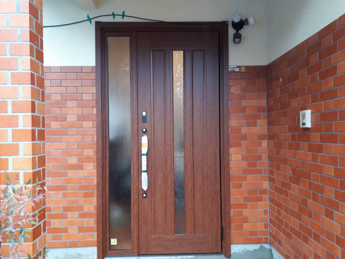 SHL呉のリシェント玄関ドアの施工後の写真1
