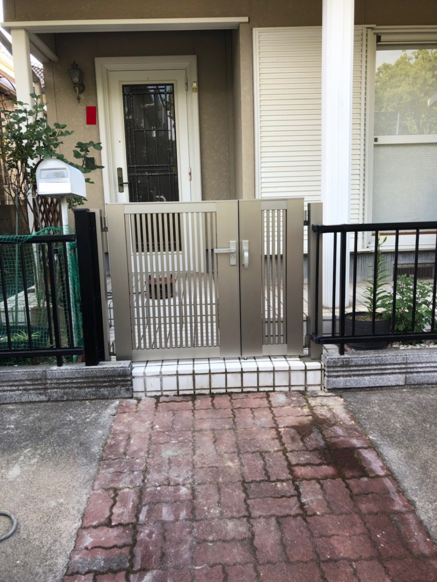 SHL呉の開き門扉　施工例の施工後の写真1