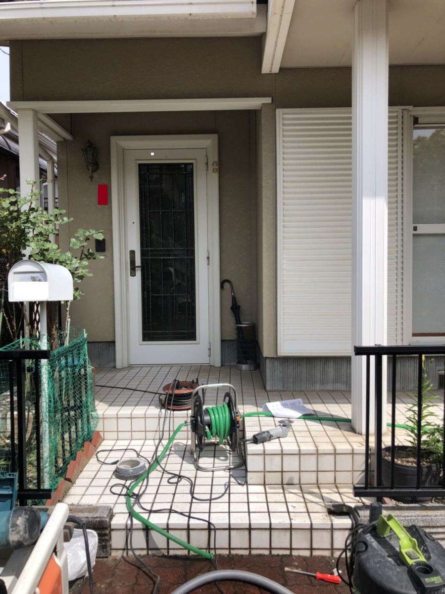 SHL呉の開き門扉　施工例の施工前の写真1