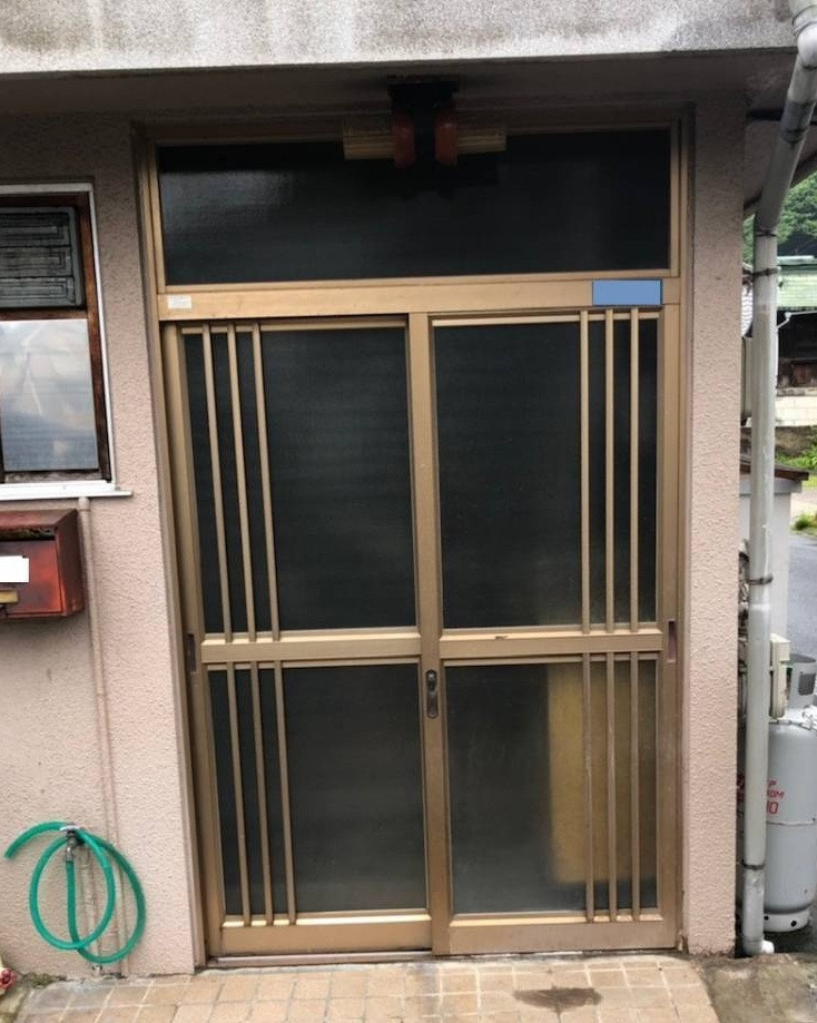 SHL呉のリシェント玄関引戸　施工例の施工前の写真1