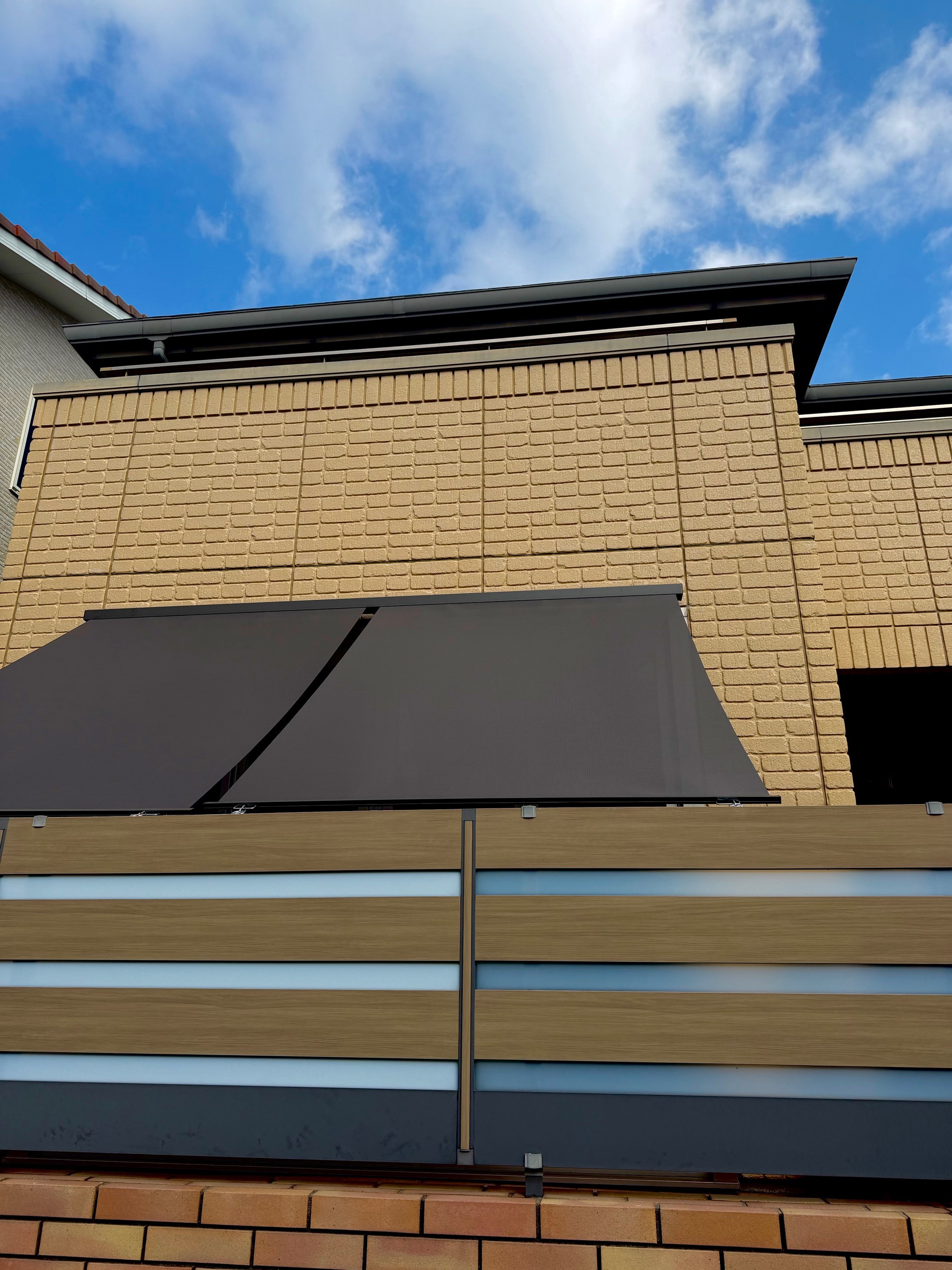 SHL呉の広島｜シェード取付｜スタイルシェード｜厳しい日差しが気にならなくなりましたの施工後の写真1