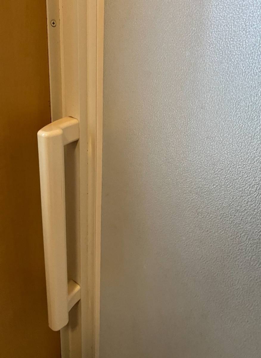 新屋の099　浴室ドア　ビード交換の施工後の写真1