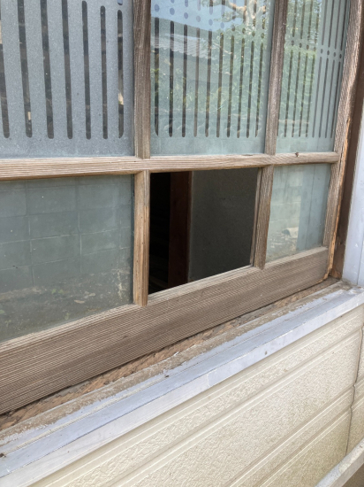 新屋の114　木製建具のガラス割替工事施工事例写真1