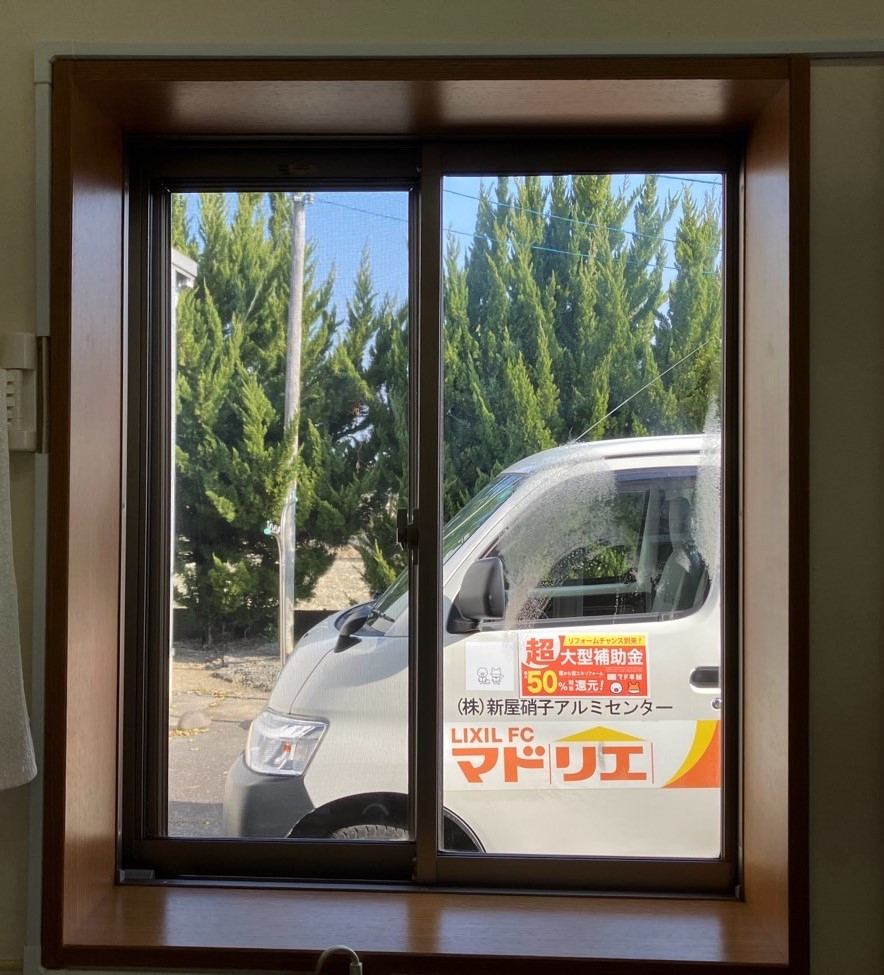 新屋の184 内窓工事の施工前の写真1
