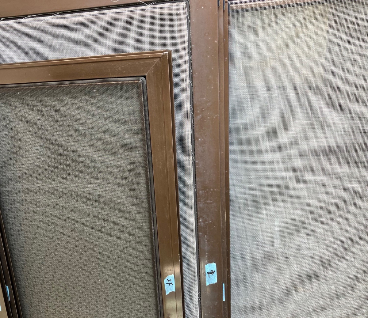 新屋の189　網戸張替の施工前の写真1