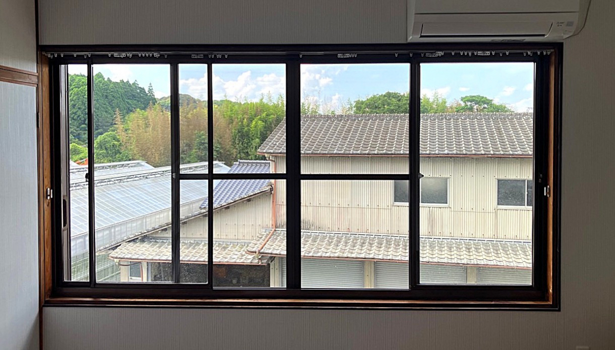 新屋の198　内窓取付工事の施工前の写真1